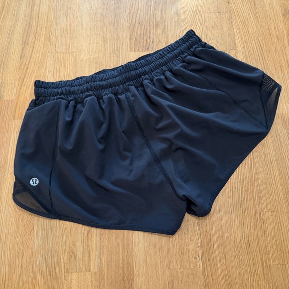 Lululemon 8 Black Hotty Hot Athletic Shorts 2.5" Inseam - Picture 3 of 8